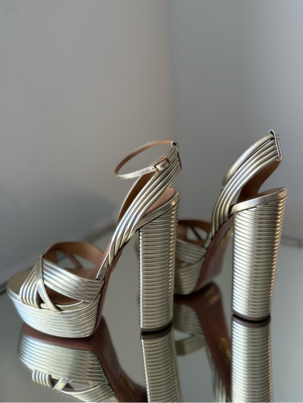 AQUAZZURA Sundance 140 metallic leather platform sandals
$1,085 38.5 - Picture 15 of 16